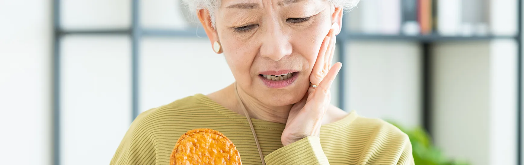 合わない・痛い入れ歯、噛めない生活でお困りではありませんか?