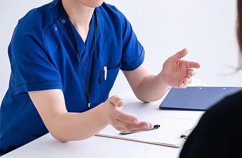 インプラント治療は手術が含まれるため、すぐに治療を受けられないケースもあります。